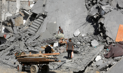 İsrail, ateşkese rağmen Gazze Şeridi'nde hava saldırıları ve yıkımlarını sürdürüyor