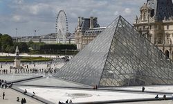 Dakikalar içinde soyulmuştu! Louvre Müzesi soygununda bir istifa