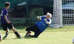 82 yaşında kaleye geçip tarih yazdı! 5 gol yiyince oyundan alındı
