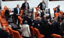 Meclis'te 'Öcalan' kavgası! Milletvekilleri birbirlerinin üzerine yürüdü