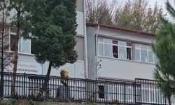 Yine veli şiddeti! Çocuğunu azarladığını öne sürdüğü öğretmeni darbetti