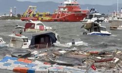 Fırtına Tuzla'yı feci vurdu