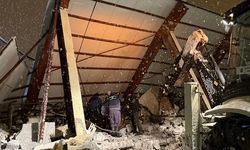 Kahramanmaraş'ta kar faciası! Besi ahırının çatısı çöktü