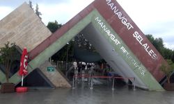 Antalya'yı sağanak vurdu! 7 ilçede okullar tatil edildi