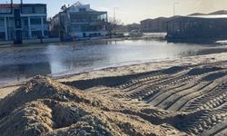 Enez'de deniz taştı; belediye ekipleri çalışma başlattı