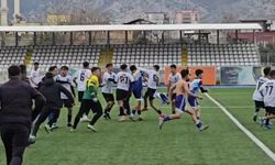 Lise öğrencileri futbol turnuvasında birbirine girdi