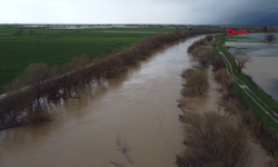 Büyük Menderes Nehri taştı, kara yolu ulaşıma kapatıldı