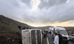 Mardin’de yolcu midibüsü devrildi: 25 yaralı