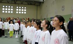 Eski milli sporcu çocukları tenisle buluşturuyor