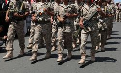 Yemen ordusu: İran'dan kaçak yük taşıyan gemi ele geçirildi