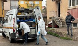 Boşanma aşamasındaki eşini bıçaklayıp üzerine kapıyı kilitleyerek kaçtı