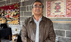 14 usta, Aşık Veysel'in şiirleri ve hayatını obsidyen taşlarına işledi