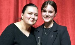 Eğitimi için günde 160 kilometre yol giden Zeynep Ece, Fransa'daki flüt yarışmasında birinci oldu