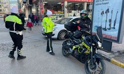 Ehliyetsiz ve plakasız 3 motosiklet sürücüsüne toplam 135 bin lira ceza