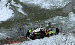 Hasta taşıyan ambulans, uçuruma yuvarlandı: 1 ölü, 4 yaralı