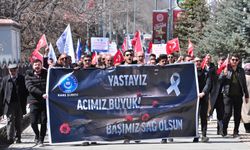 Öğretmenler öldürülen meslektaşları ve öğrenciler için yürüdü