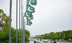 Pakistan'da intihar saldırısı: 12 polis hayatını kaybetti
