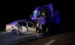 TIR ile çarpışan otomobildeki çift öldü