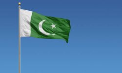 Pakistan'da yolcu otobüsü devrildi: 40 ölü