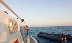 İzmir açıklarında 69 düzensiz göçmen yakalandı