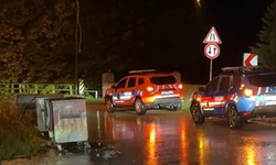 Dereye düşen cipin sürücüsü kurtuldu, kayıp 2 kişi aranıyor