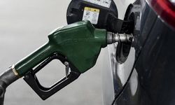 Dünya'da petrol fiyatları düşerken Türkiye'de benzine yine zam!