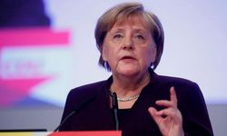 Merkel, Putin'in 4'lü zirveye katılmayacağını açıkladı