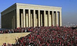 Anıtkabir'de bir ziyaretçi rekoru daha! Vatandaş Ata'sına koştu...