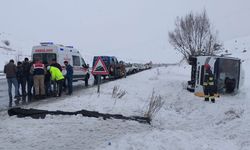 Buzlanan yolda korkunç kaza: 1 ölü, 12 yaralı
