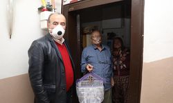 Başkan Türkyılmaz'dan 78 yaşındaki çifte sürpriz