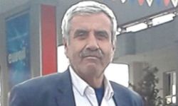 Yanında refakatçi kalan babasını demir çubukla öldürdü