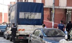 Kamyonetinin kasasında intihar etti!