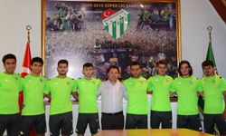 Bursaspor, 8 altyapı oyuncusuyla profesyonel sözleşme imzaladı