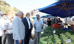 Başkan Türkyılmaz'dan cuma pazarına ziyaret