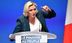 Fransa'da aşırı sağcı lider Le Pen'den tepki çeken 'başörtüsü' çağrısı!