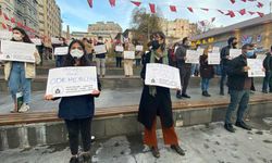 Kafe bar emekçilerinden 'sessiz' eylem: Bu aslında her birimizin geçinemiyoruz çığlığı