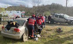 Kamyonet ile otomobil çarpıştı: 1 yaralı