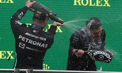 Formula 1'de bu defa şampanyalı kutlama