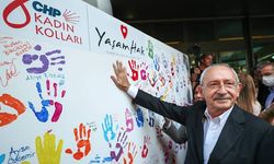 Kılıçdaroğlu, kadına şiddete 'dur' diyerek panoya el izini bıraktı