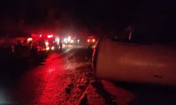 Virajı alamayan asit yüklü tanker devrilerek yandı