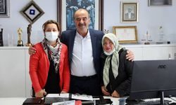 Şehit Burhan Zeytinci’nin annesi Hanife Zeytinci Başkan Türkyılmaz’ı ziyaret etti