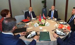 Büyük toplantıda önerisi kabul görmeyen Davutoğlu teklifini geri çekti