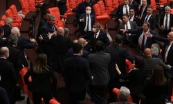 Meclis'te gece yarısı tansiyon yükseldi! MHP'li vekiller CHP sıralarına yürüdü