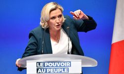 Fransa'da son anket sonucu! Aşırı sağcı Le Pen, Macron'la farkı kapattı