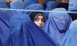 Taliban kadınlara yeniden burka zorunluluğu getirdi