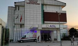 Mesai saati dışında işlem yaptıramayınca memurları dövdüler