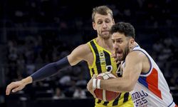 Anadolu Efes Fenerbahçe Beko karşısında durumu 2-1'e getirdi