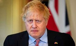 Boris Johnson istifa etti