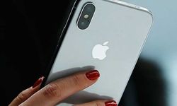 Bir defada 300 iPhone alan kişi mağaza çıkışı saldırıya uğrayıp soyuldu