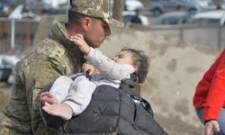 Depremde ailelerine ulaşamayan onlarca çocuk var! 'Koruyucu aile' için başvuralar e-devletten de yapılabilecek